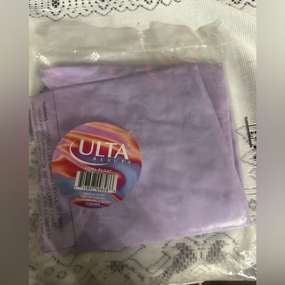 Ulta Pool Float - Picture 3 of 4